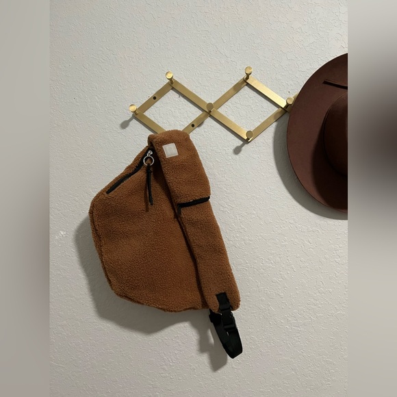 FP Movement Overachiever Sherpa Sling NWOT - Picture 10 of 10